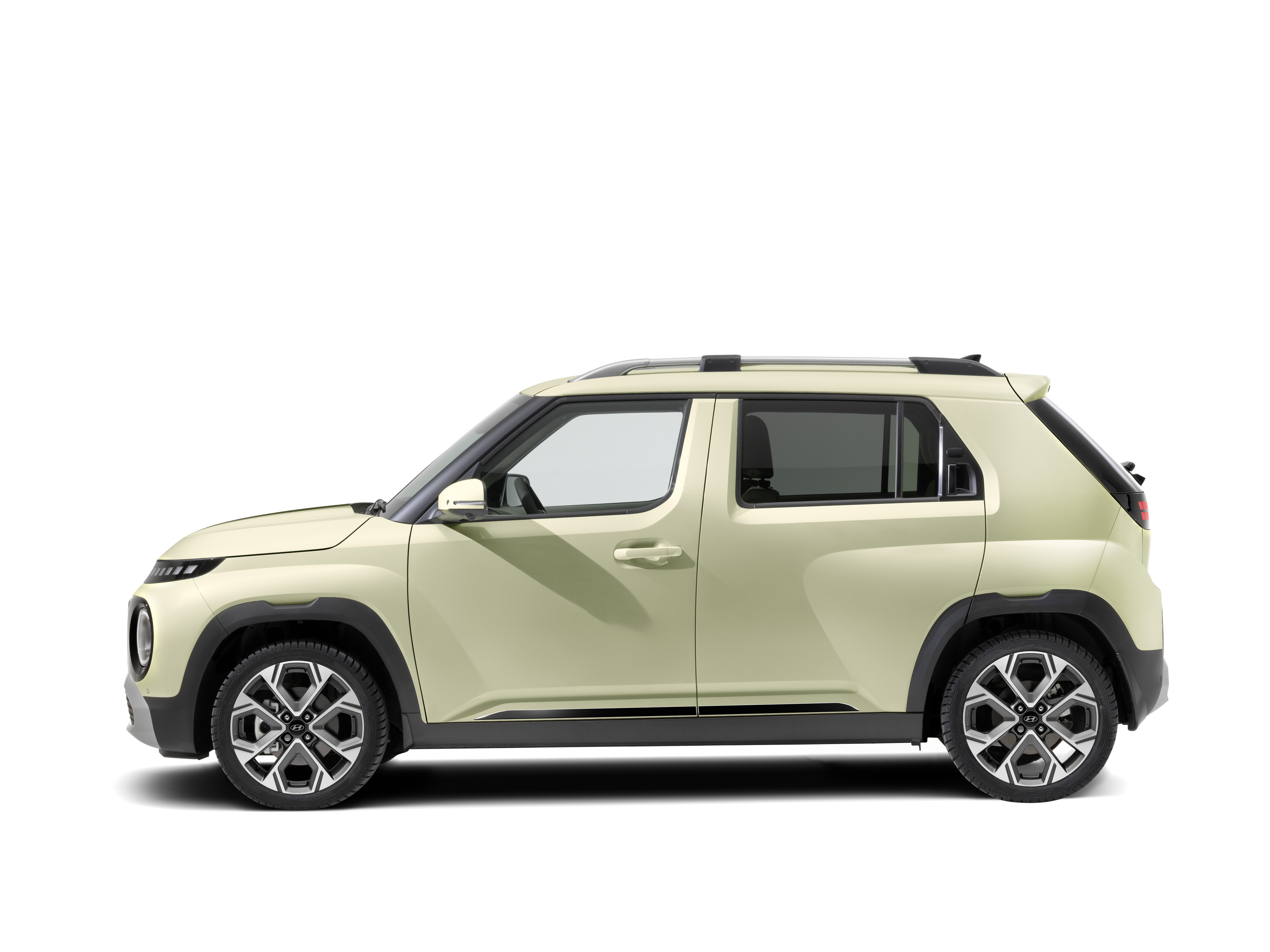 Hyundai INSTER with styling accessories Side trim lines in brushed aluminium optic.